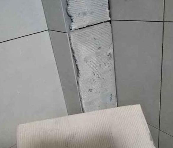 城厢瓷砖空鼓维修公司分享下厨房瓷砖脱落的补救措施。